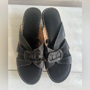Lassen slip on wedge sandals size 10